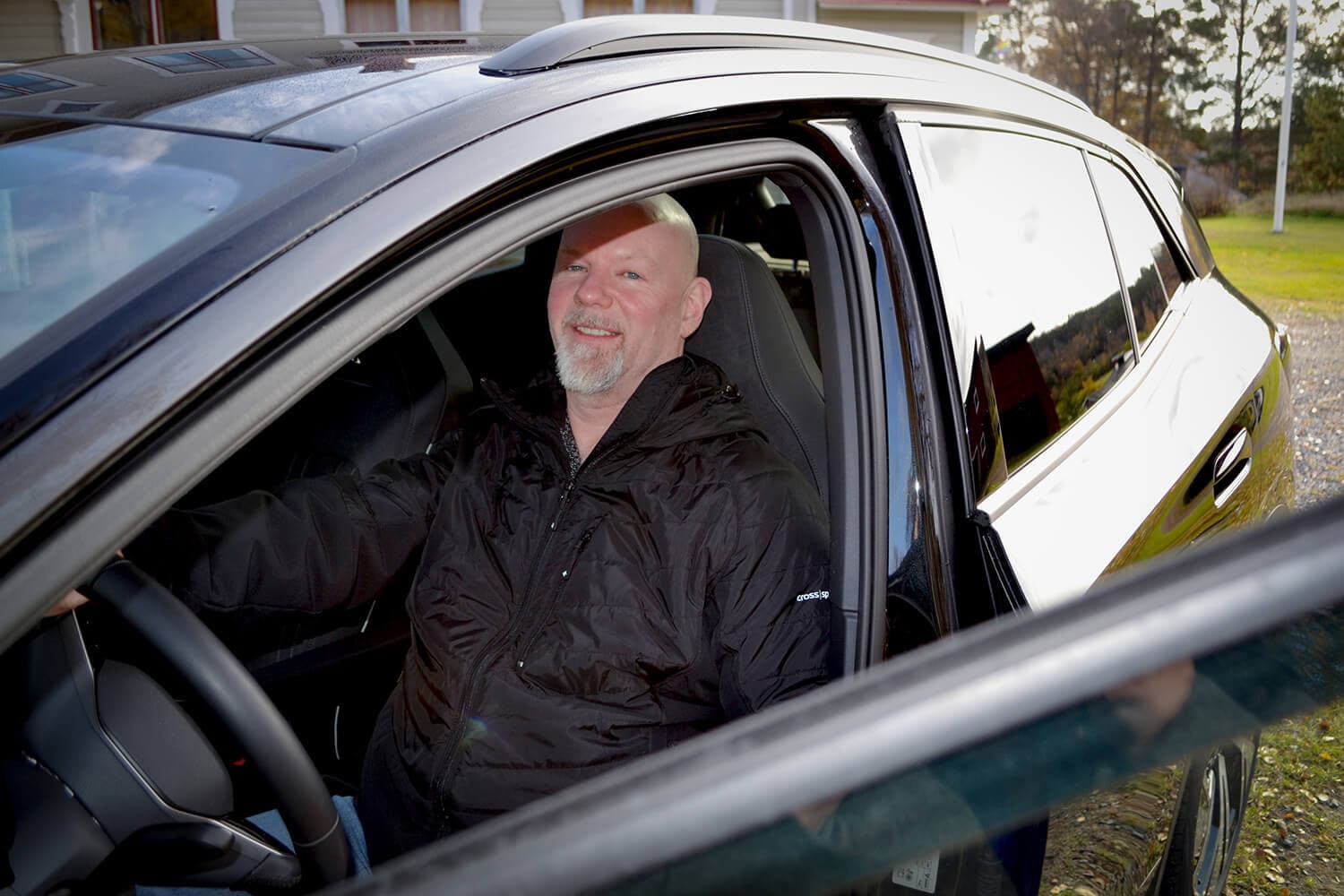 ”Det är kul när folk först är lite anti men sedan blir helt sålda efter de har fått provköra elbilen. Min systers karl provkörde ID.4:an och när han tryckte gaspedalen i botten skrek han rakt ut: 'Det var det värsta!' Det var lite roligt”, säger Kenneth Axelstén.