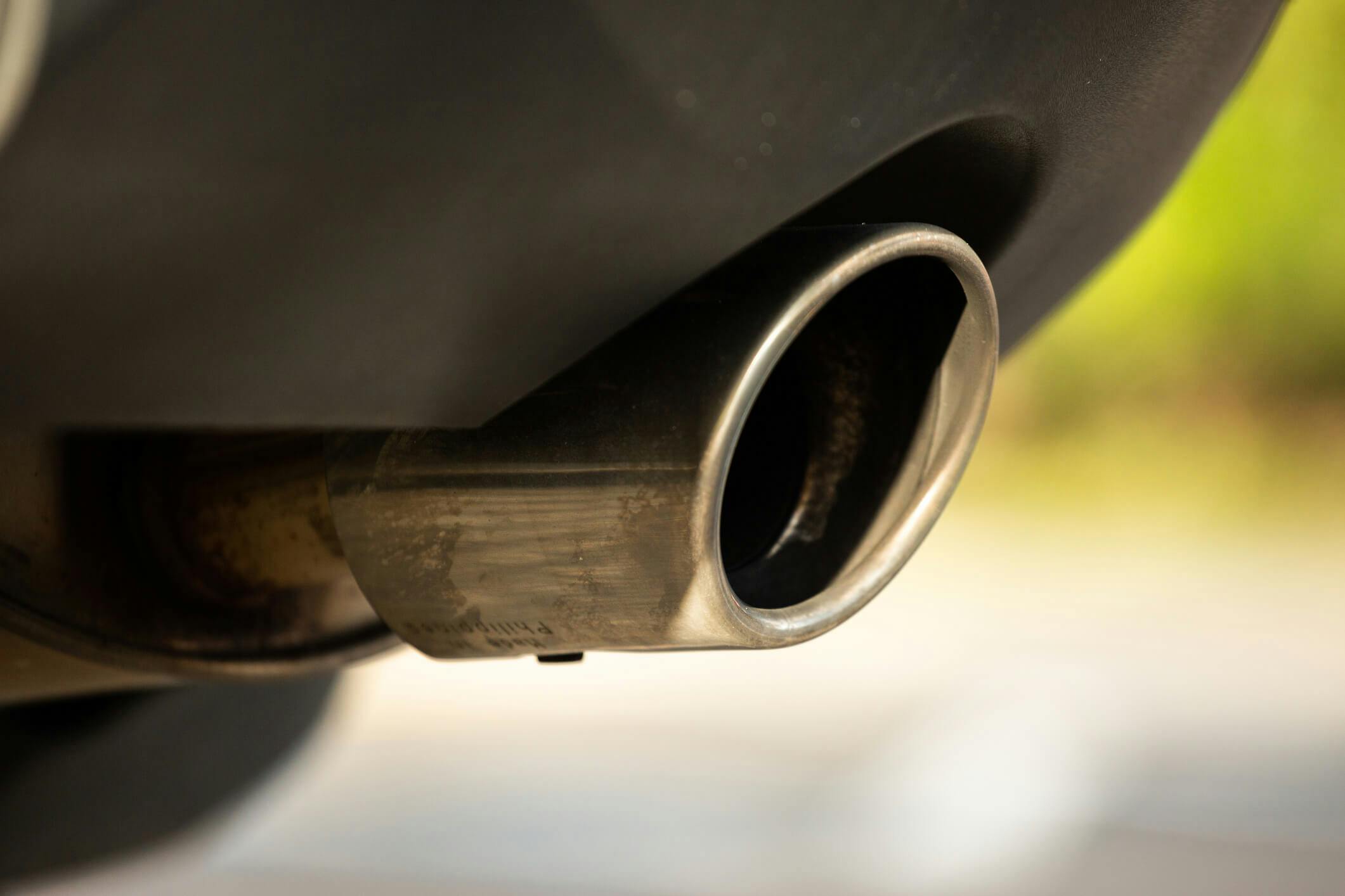 Elhybridens batteri används för att stötta förbränningsmotorn och minska bilens utsläpp.